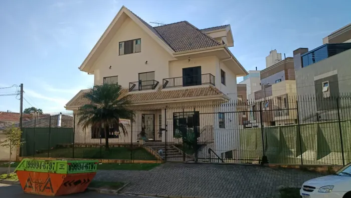 Aluga-se Casa de Alto Padrão no Portão - 400m² e Direto com o Proprietário!