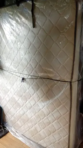 Vendo cama box novo nunca usado no plástico 
