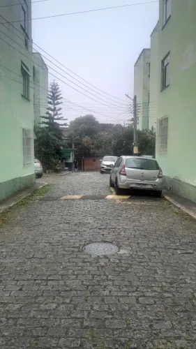 alugo apartamento 700 + condomínio QUINTINO BOCAIUVA