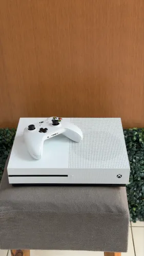 Xbox one S 1 terá de memória semi novo
