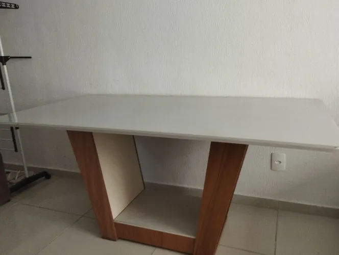 Mesa mármore e tampa de vidro