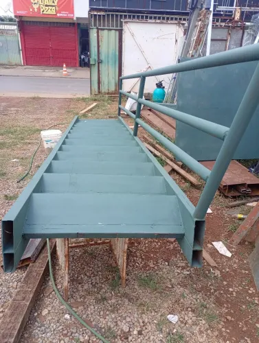 Escada de ferro largura 90 MC altura 5 metros
