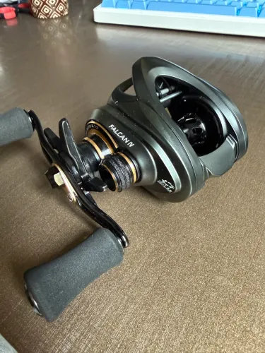 Carretilha Seaknight Falcan 4 8.1:1 Esquerda