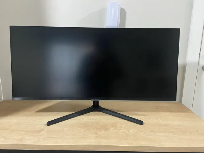 Monitor Ultra+wide Samsung 34?