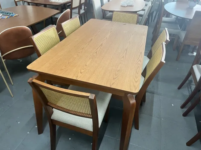 Mesa resistente pronta entrega de madeira