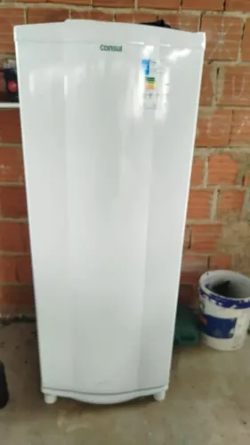 Geladeira pouco usada