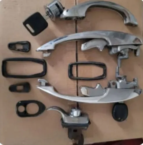 Kit ignição e maçanetas cromados capô portas de fusca 78 em diante ótimo estado.