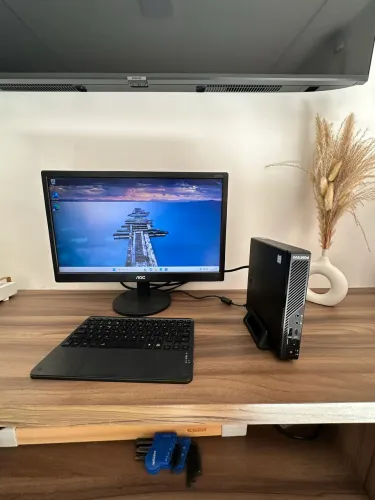 Mini Pc, Pc Completo, Monitor de 18, i3 8100t, RAM 8Gb, Nvme 256Gb