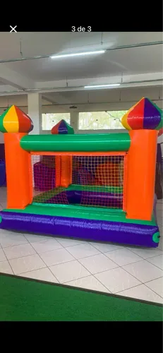 Vendo piscina de bolinha inflável 3x3 usada duas vezes 