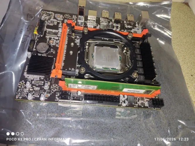 Placa mãe X99 c/ Processador E5-2670V4 + 1 Pente de Memória RAM 8 GB DDR4 Frequência 2666