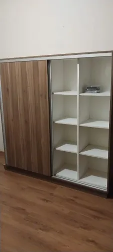 Armario com nichos e porta de correr. Medidas 1.60 x 1.60 x 0.44 ( profundidade )