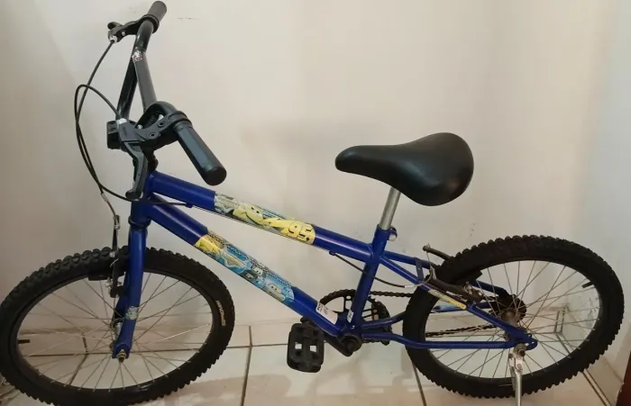 Bicicleta infantil aro 20, pouco usada.