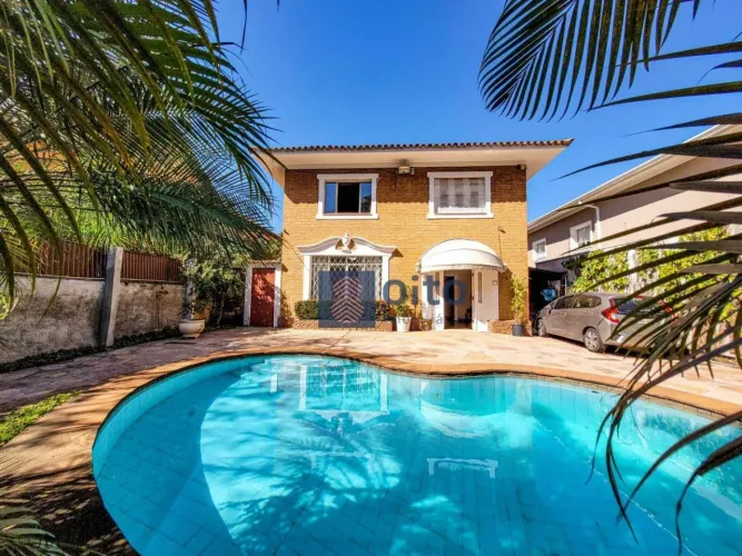 Linda casa com um ótimo jardim e piscina