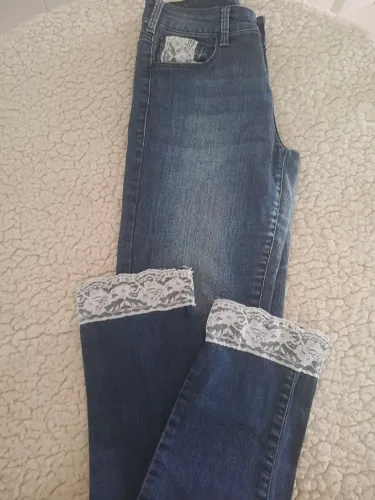 Calça jeans feminina estilosa customizada