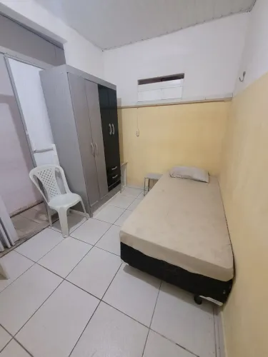 Quarto mobiliado pra mulheres