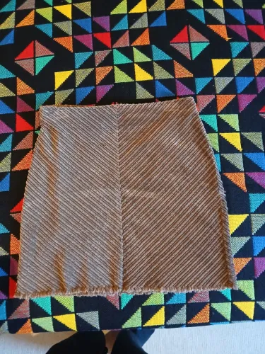 Mini saia inglesa de veludo,fino acabamento,semi nova