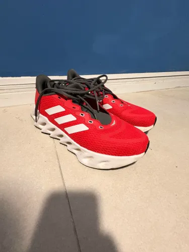 Tênis adidas 