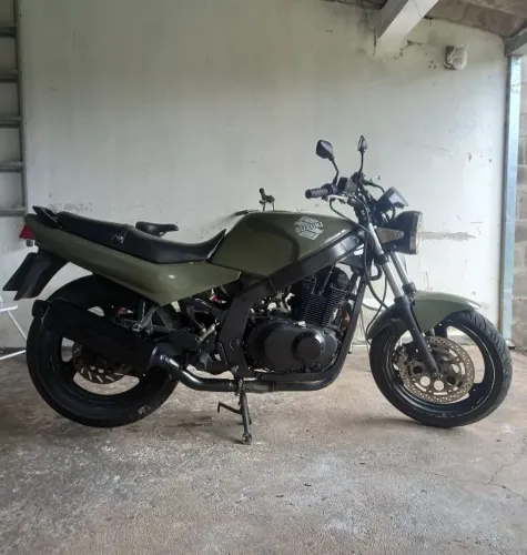 Vende se Suzuki GS 500E ano 95
