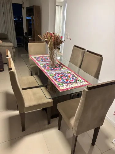 Conjunto Sala de jantar Imbuia/Suede Animale Bege com tampo de vidro