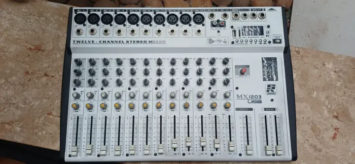 Mesa de Som Staner MX1203 USB