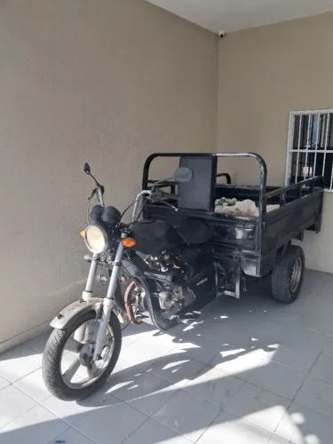 Vende- se moto carroceria .