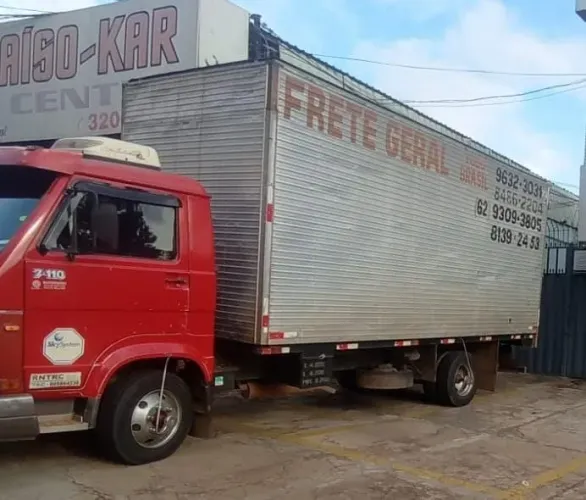 Vende-se caminhão 3/4 baú 5,5