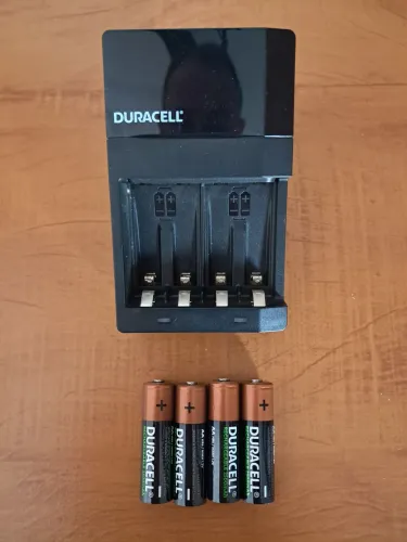 Carregador Pilha Duracell Cef14br4 C/4 Pilhas Aa 2500mah