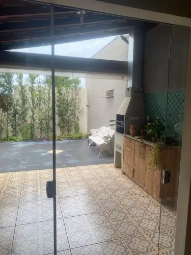 Aluga-se no Condomínio Barcelona com 3 dormitórios e 2 vagas de garagem - Próximo ao Porec