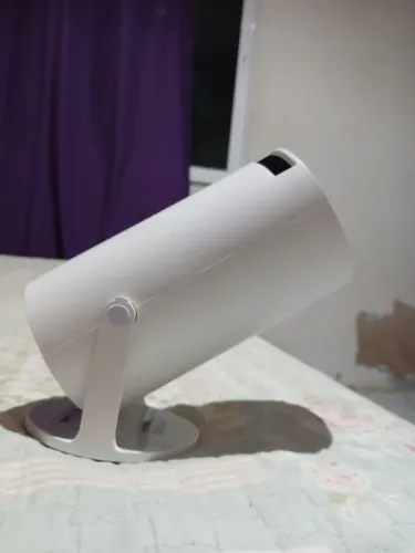 Vendo um projetor em perfeito estado de uso.  Usado apenas por 2 meses 
