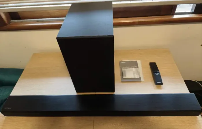 Soundbar Samsung HW-T555 2.1 Canais 320W RMS com Subwoofer Sem Fio