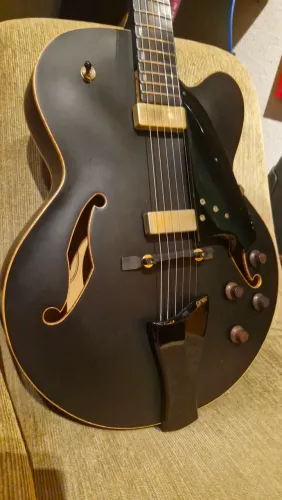 Ibanez AFC 125 Contemporânea