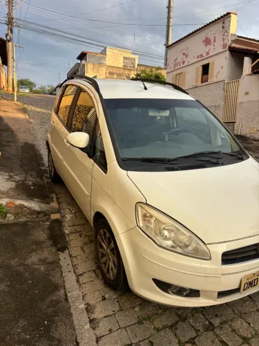 Fiat Idea Attractive 1.4 Fire Flex 8V 5P 2013