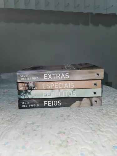 Coleção livros Feios - Scott Westerfeld