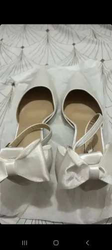 Salto elegante bico fino cetim