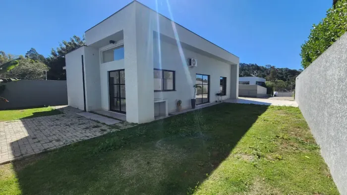 Casa térrea em Bairro privilegiado