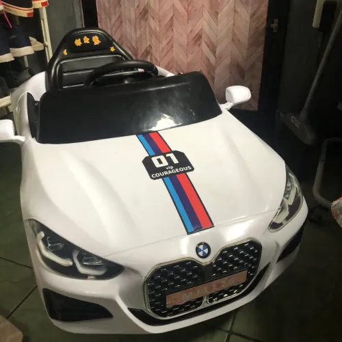 Carro infantil elétrico