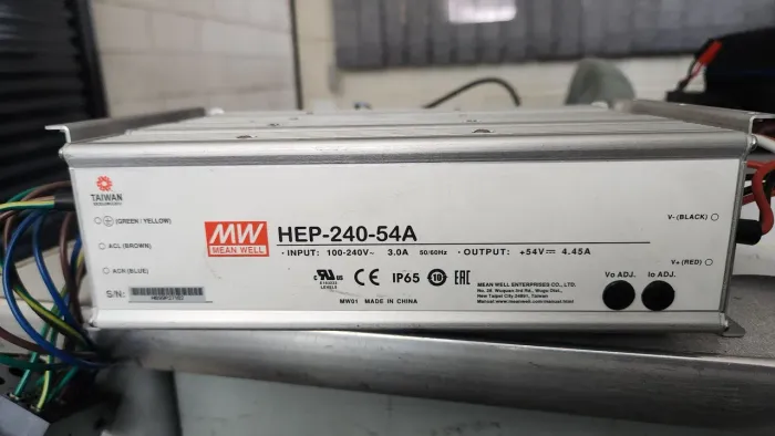 Fonte Industrial Mean Well HEP-240-54A 54V 4.45A 240W IP65 Bivolt