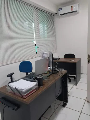 Oportunidade! 2 Salas Comerciais com total de 100m² no Vinícius de Moraes, Calhau, São Luí