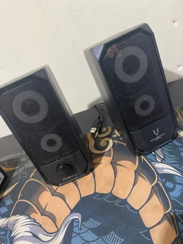 Caixinha de som Gamer HUSKY pra PC com RGB.