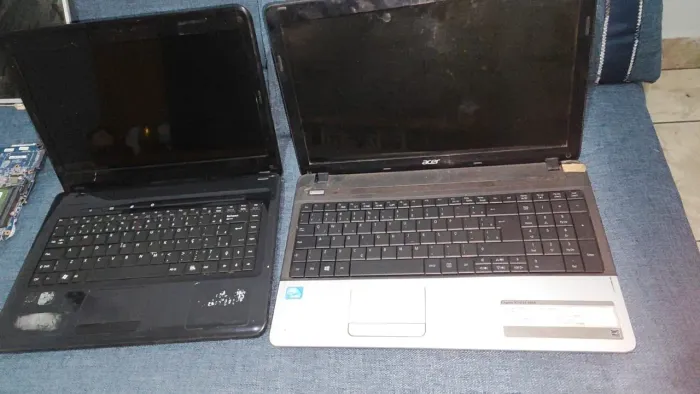 Três notebooks para retirada de peças ou conserto. Defeito (aquecendo e bateria).