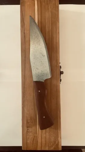 Faca artesanal feita a mão