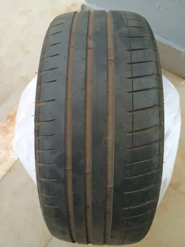 Pneu Michelin Pilot Sport Aro 18 235/40 em Excelente Estado