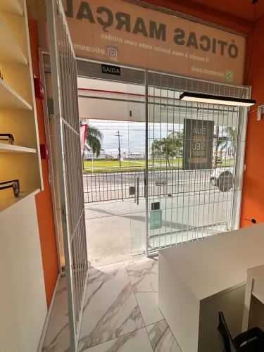 Grade de ferro para porta de vidro