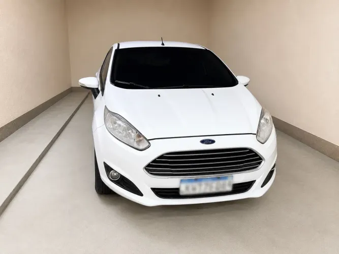 Ford Fiesta 1.6 16V Flex Aut. 5P 2015
