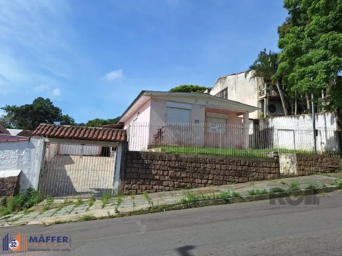 Terreno com casa com 3 quartos, vaga de garagem, no bairro Ipanema, Porto Alegre