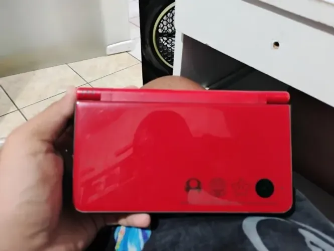 Nintendo DSi XL Super Mario Edition Vermelho - Com Defeito