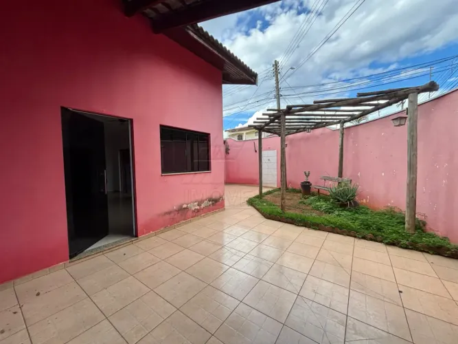 Casa para locação no bairro Parque Novo Mundo em Americana