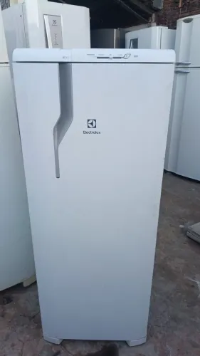 Vendo geladeira Eletrolux 260 litros original funcionando perfeitamente