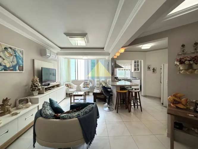 Apartamento Quadra Mar Mobiliado com 2 Dormitórios à Venda no Ed. Edith em Balneário Cambo