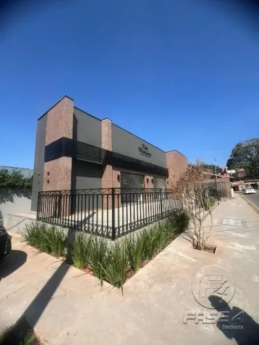 Centro comercial - Villa Madalena em Penedo